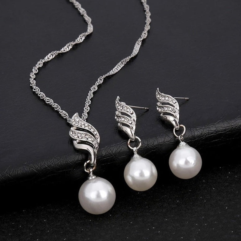 Pearl and Crystal Bridal Necklace and Earrings Set