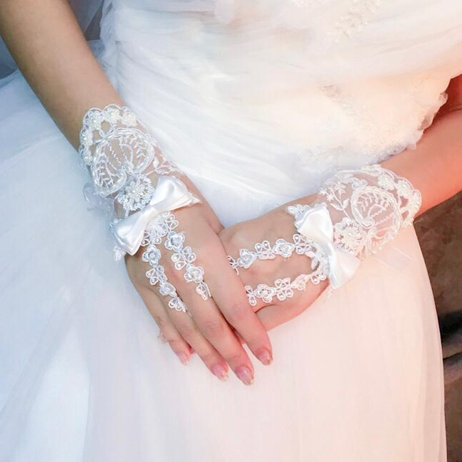 White Lace Bridal Gloves